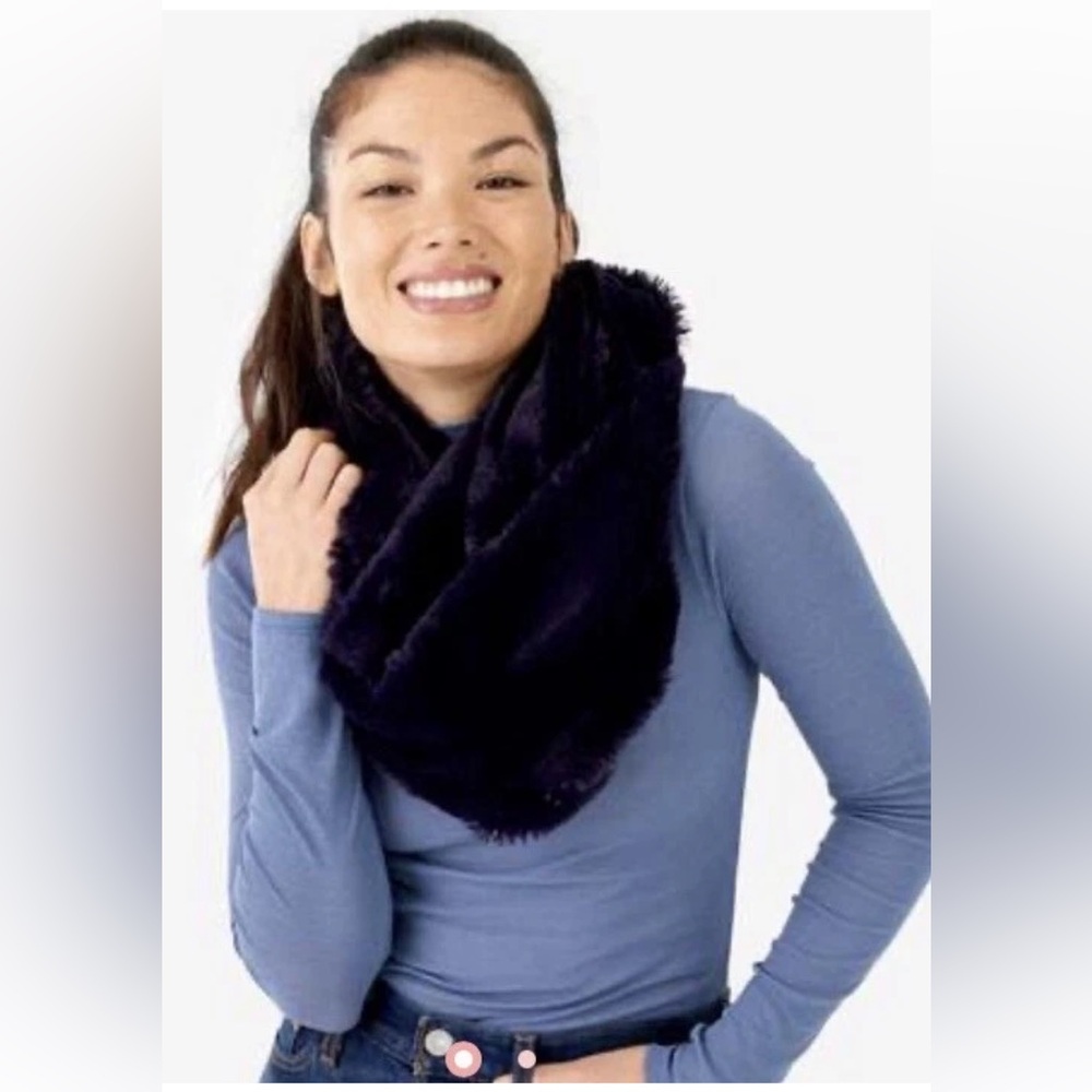 Jetset Diaries Luxury Faux Fur Navy Blue Infinity Scarf ~ Brand New!! โค๏ธ